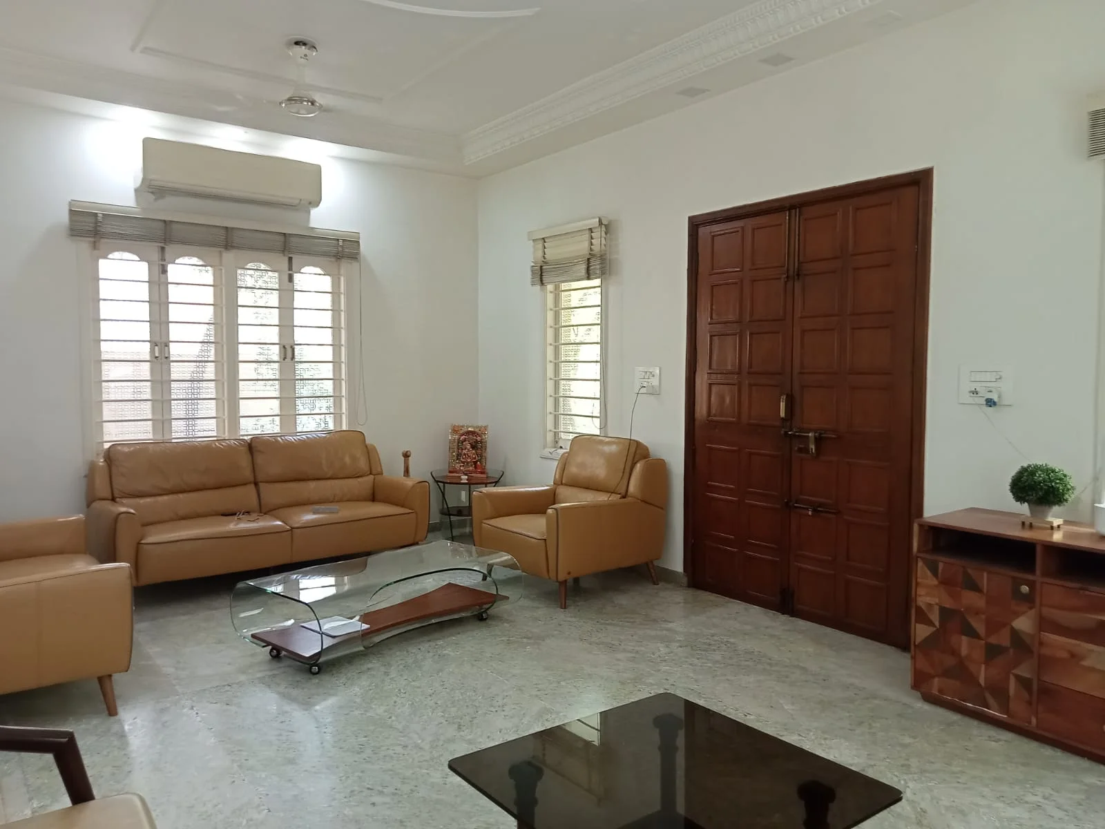 Furnished drawing room in the Thaltej bungalow